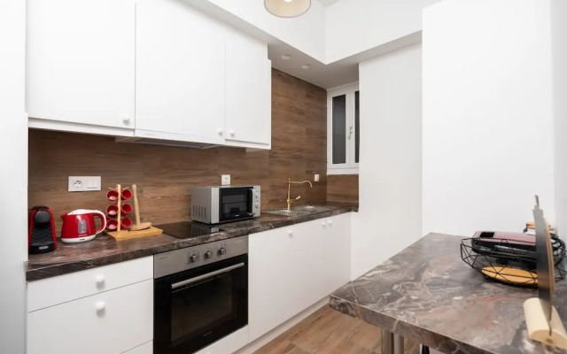 Elegant And Fresh Apt In Hip Pagrati