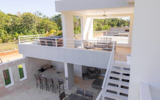 New Custom Design With Plenty of Outdoor Space