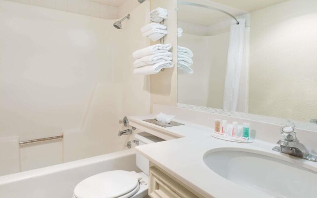 Travelodge by Wyndham Airport Platte City