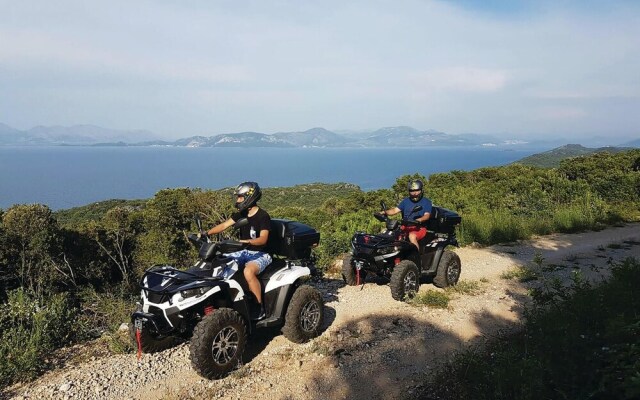 Nice Home in Sreser with Hot Tub, Sauna & WiFi