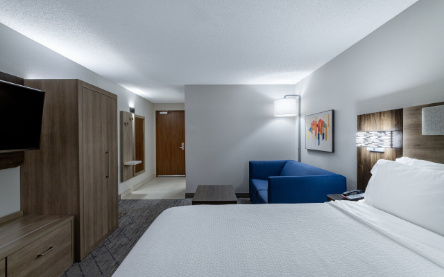 Holiday Inn Express & Suites Vadnais Heights by IHG