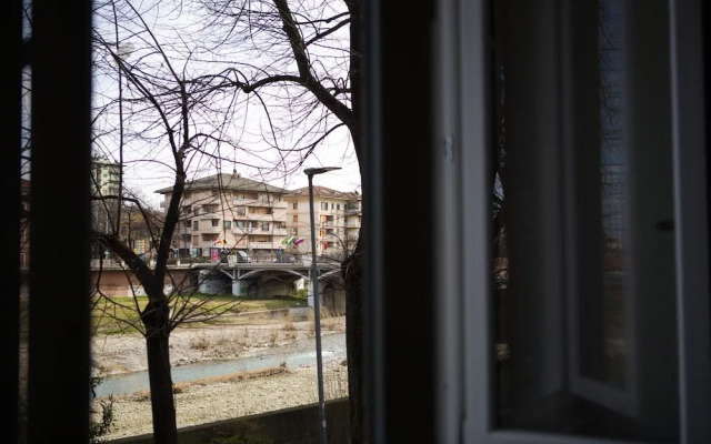 Parma Railway Station Apartment with Garage