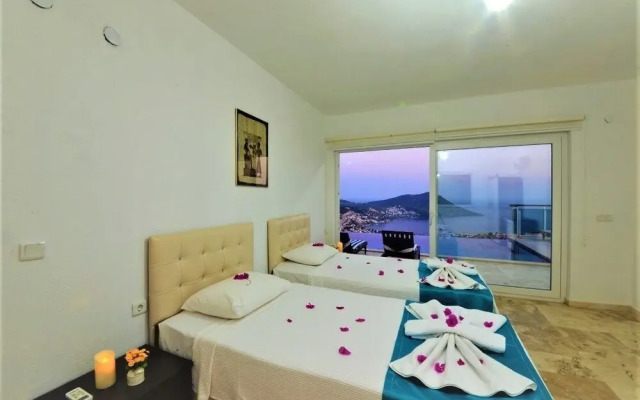 Villa Alfa by Akdenizvillam