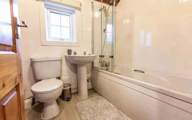 Brenin 3 Bedroom rural wood Lodge