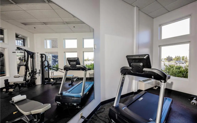 Service Plus Inns and Suites Calgary