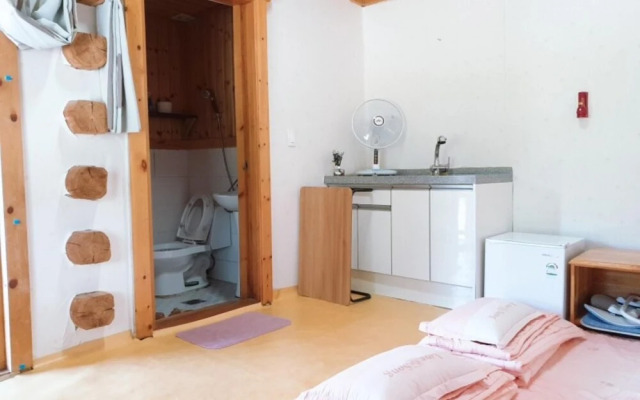 Pyeongchang Hwangtogudeulmaeul Pension