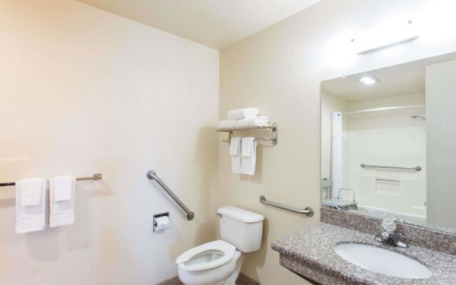 Days Inn by Wyndham Mesa East