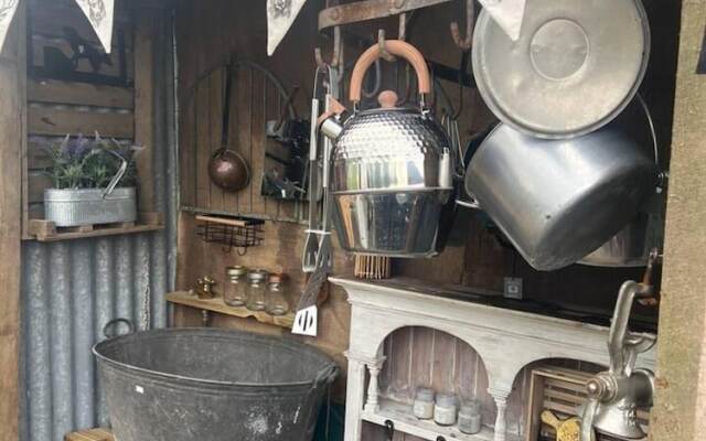 Bridie Rose - hot tub Extra Charge Exotic Animals