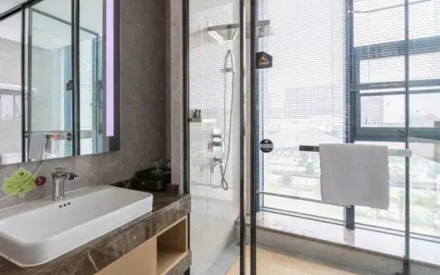 Yilong Ruiyun Hotel (Yushu Fortune Times Square)