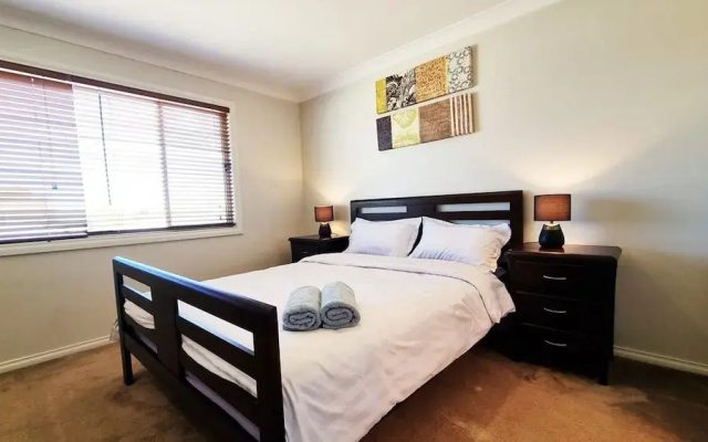 St Albans House - Spacious and Modern Home