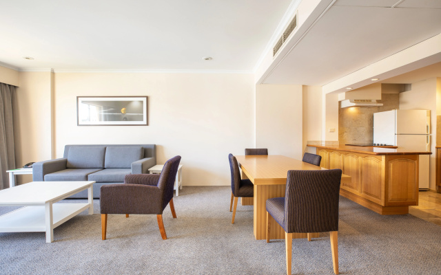 Holiday Inn Sydney Potts Point by IHG
