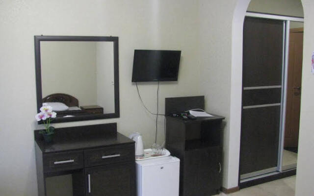 Apartment on Kamyshovaya 41, apt 19