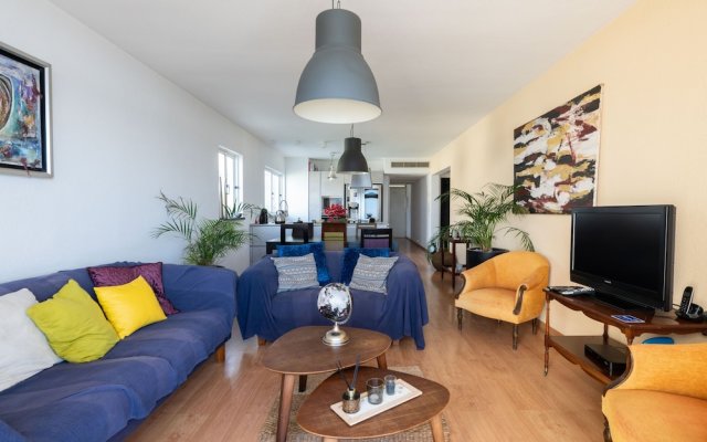 Charming Paint House Apartment in Pestana