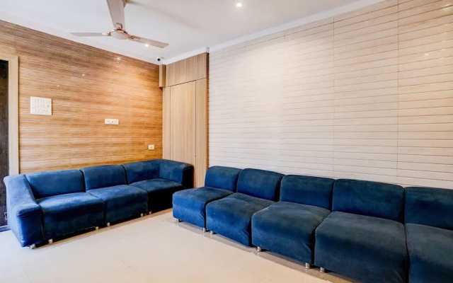 Fabhotel Abrol Suites