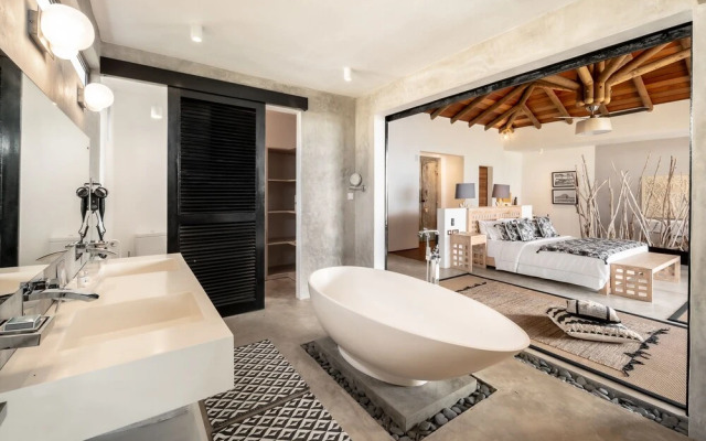 Koki Bonheur Beachfront Villa by StayMauritius