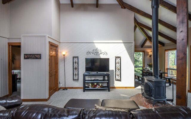 Log Hut 3 Bedroom House