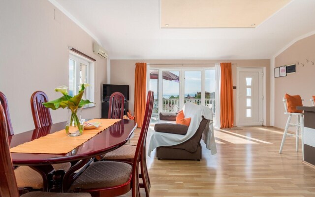 Beautiful Apartment in Lovran With Wifi and 1 Bedrooms