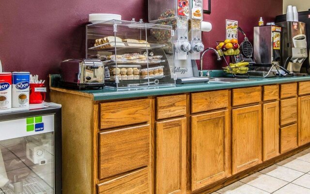 Days Inn by Wyndham Manitowoc