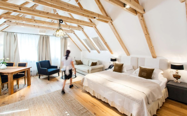 Lesar Hotel Angel