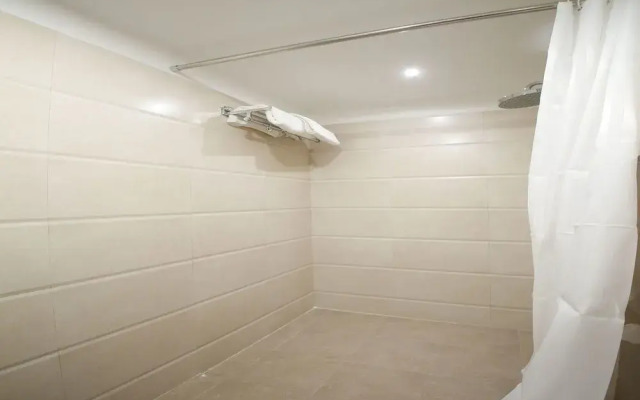 OYO 11411 D Suites
