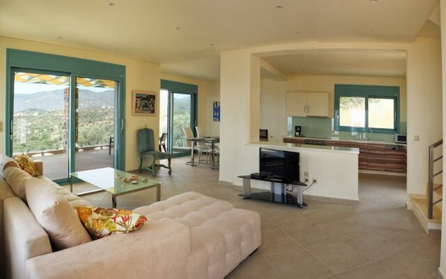 Ouzo Panoramic Houses 2, with private pool
