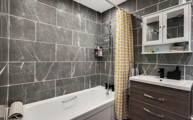 Apartment-sleeps3-heating-television-internet