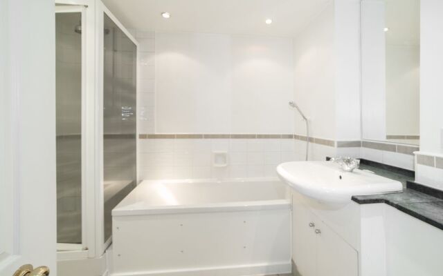 Excel Apartments Bloomsbury 2