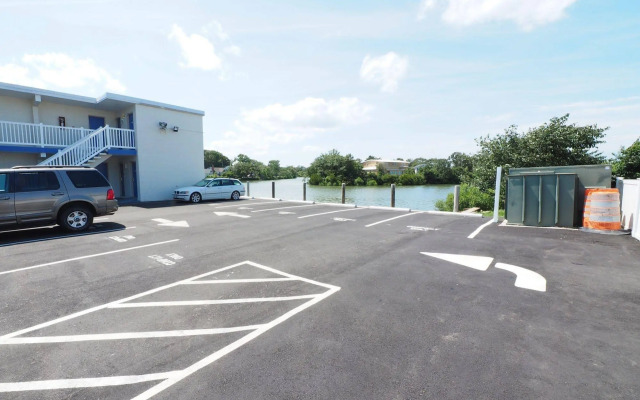 Seashire Inn & Suites