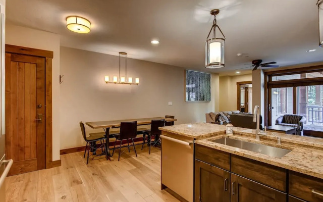 Water House On Main Street #6106