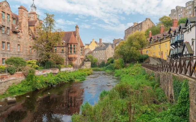 Dean Village with private parking