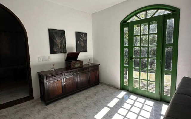 Sítio com piscina e lareira