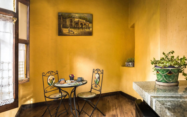 Suites Los Camilos - Adults Only
