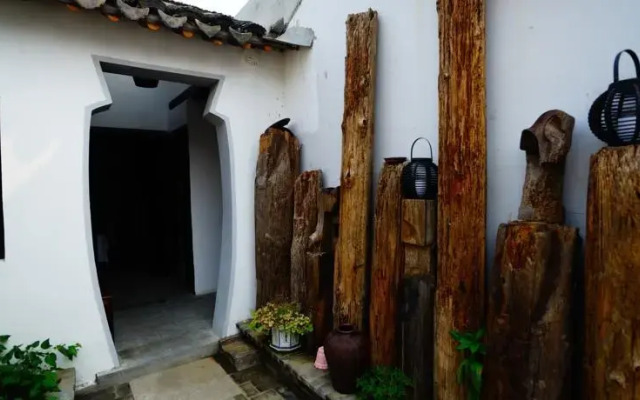 Zhou Zhuang Zhen Feng Inn