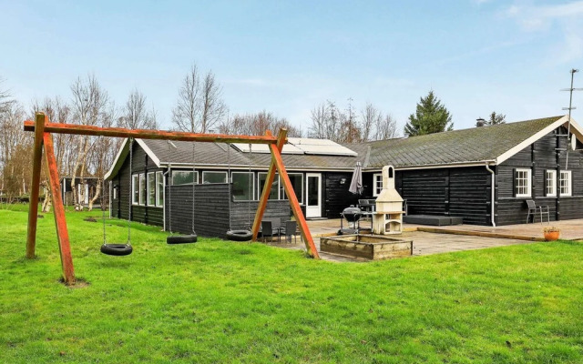 15 Person Holiday Home in Hals-by Traum