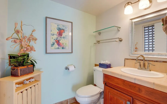 Kailua-kona Condo: Steps to Beach & Downtown!