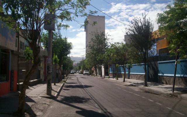 Hostal White House