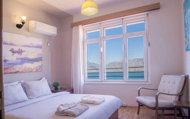 Aheste_simple Sea View Flat in Lovely Old Town