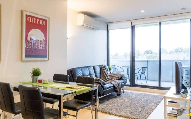 Modern 1 Bedroom in Tranquil Parklands