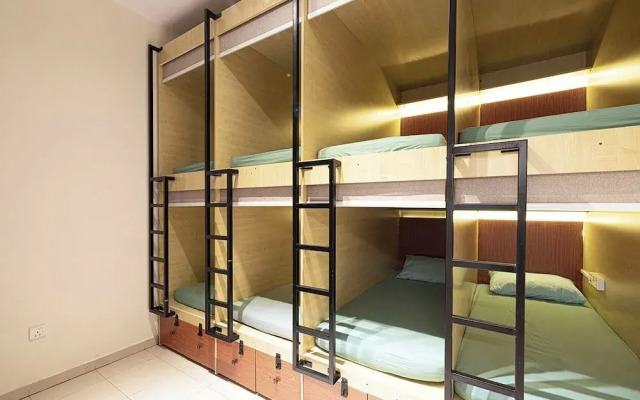Next'House - Business Boulevard Hostel