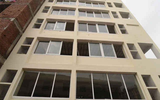 OYO 13310 Noida Suites