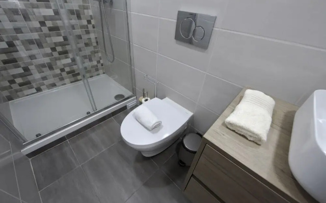 Olivais Modern by Homing