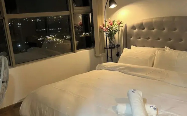 The Sky 89 Panorama D7