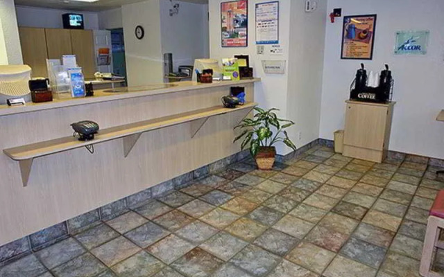Motel 6 North Kirkland