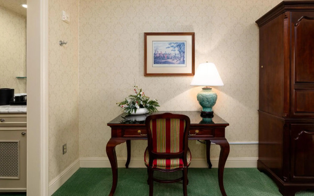 Bristol Hotel, Boutique Collection