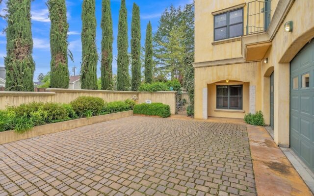 Cypress House & Studio, Walk To Healdsburg Plaza 3 Bedroom Home by Redawning