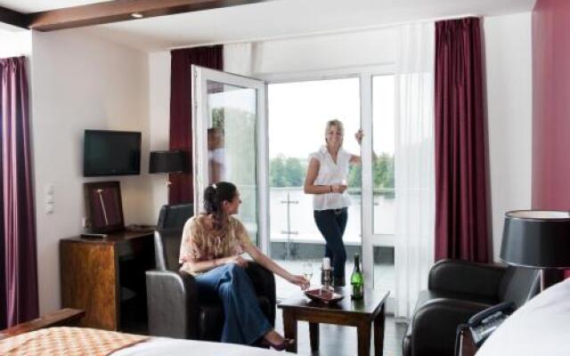 Riverside Hotel