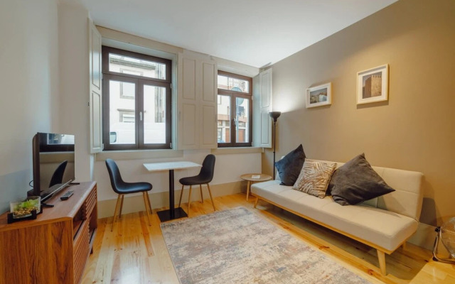 Legacy Oporto Design Apartment A by Vacationy