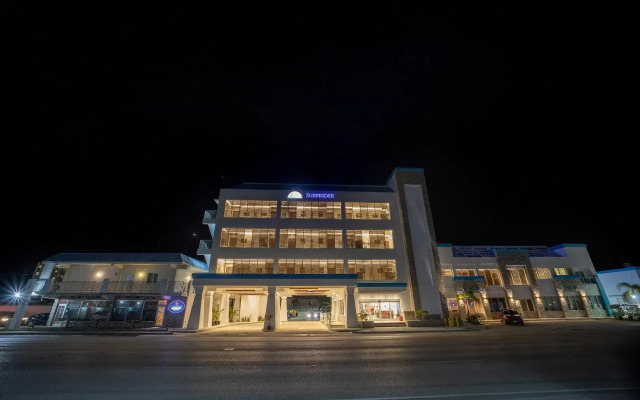 Surfrider Resort Hotel