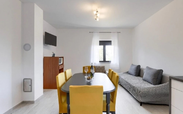 Edi - Amazing Location by the sea - A4