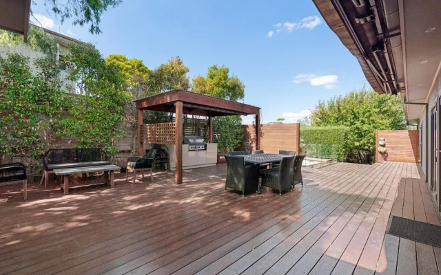 Luxurious 3-bed Home With Outdoor Spa